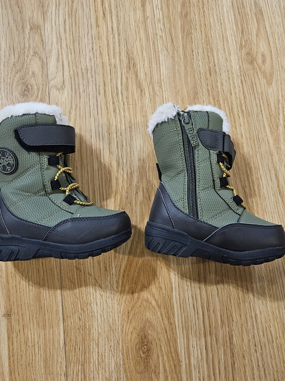 Totes Olive Green Kids Zip-Up Winter Boots with Faux Fur Collar Size 6T